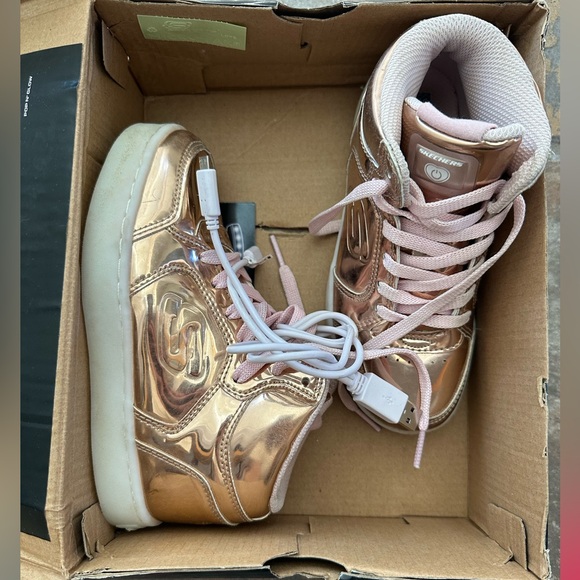 Sketchers Metallic Light Up Sneakers - Picture 7 of 7